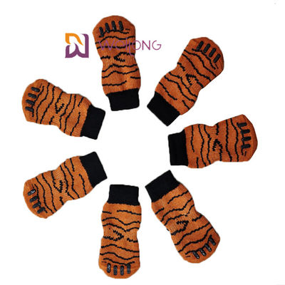 De Sokkenimitatie van de de katoenen Misstaphond van Spandex niet van Tiger Stripes voor hondenpoten